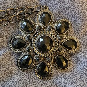 EUC Vintage Floral Pendant Long Necklace
